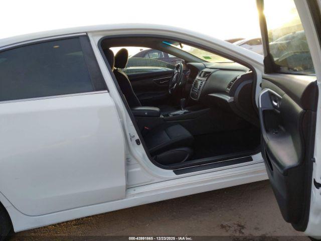 Nissan Altima Image 11