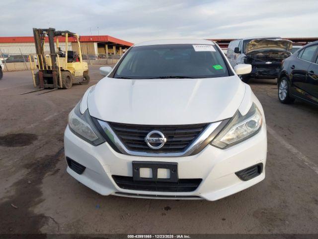 Nissan Altima Image 4