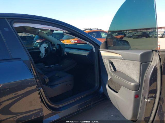 Tesla Model Y Long Range Dual Motor All-wheel Drive Image 8