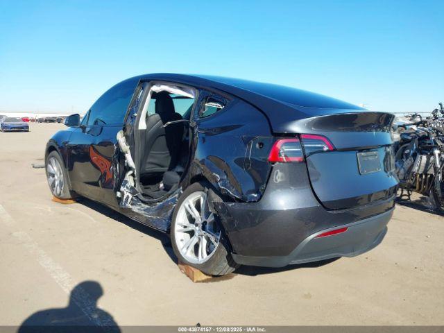 Tesla Model Y Long Range Dual Motor All-wheel Drive Image 18