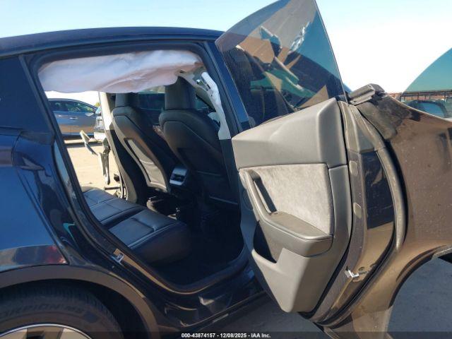 Tesla Model Y Long Range Dual Motor All-wheel Drive Image 13