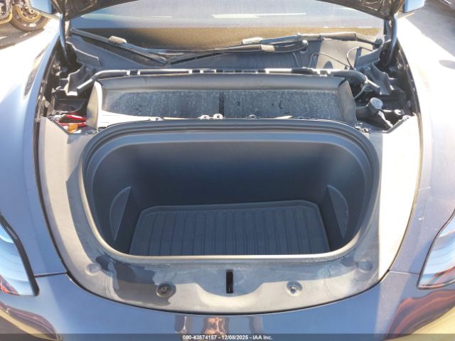 Tesla Model Y Long Range Dual Motor All-wheel Drive Image 7