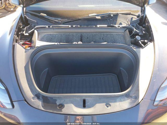 Tesla Model Y Long Range Dual Motor All-wheel Drive Image 7