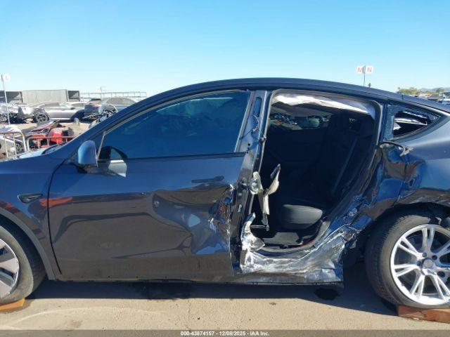 Tesla Model Y Long Range Dual Motor All-wheel Drive Image 12