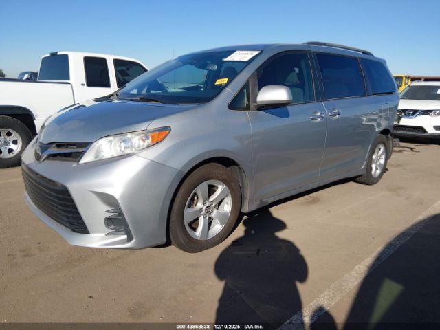 Toyota Sienna Le Image 15