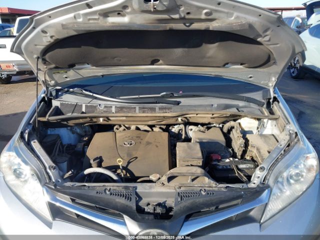 Toyota Sienna Le Image 7