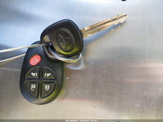 Toyota Sienna Le Image 9