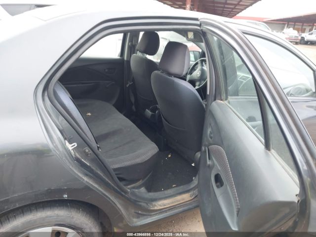 Toyota Yaris Image 6