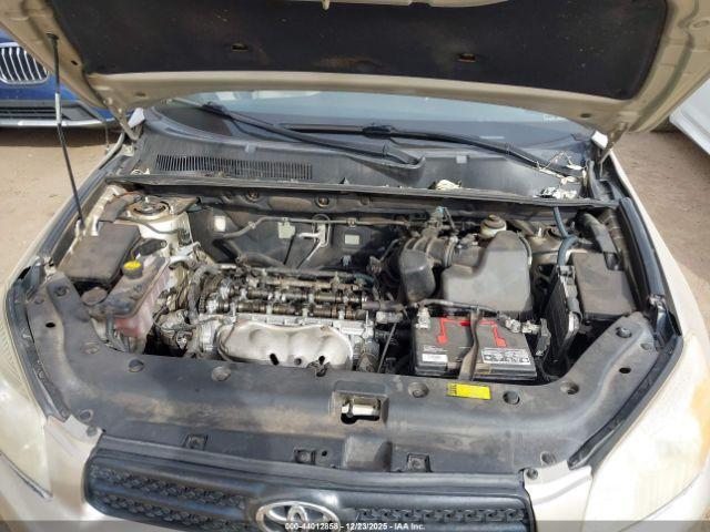Toyota RAV4 Image 12
