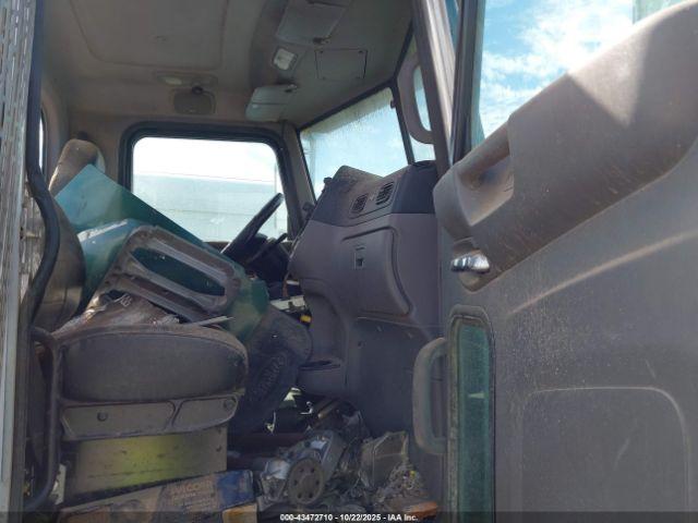 Peterbilt 384 Image 4