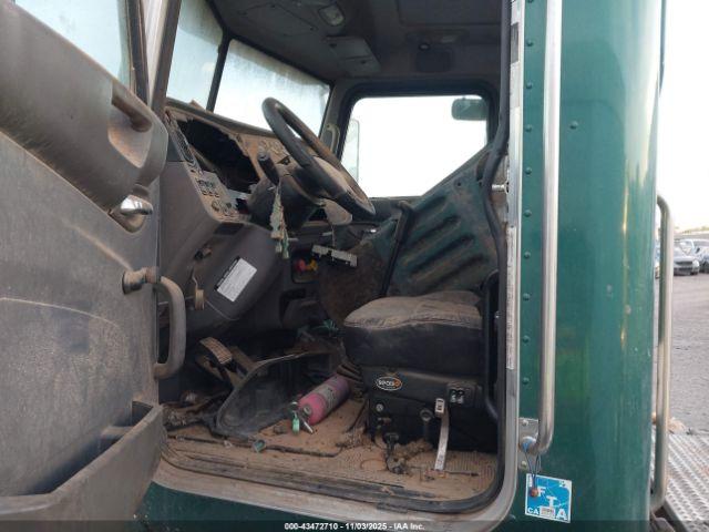 Peterbilt 384 Image 5