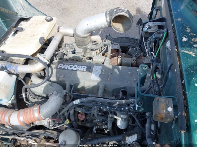 Peterbilt 384 Image 15