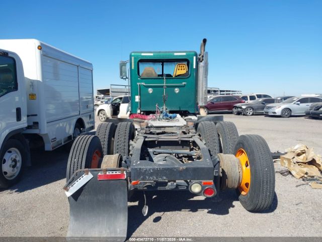 Peterbilt 384 Image 13