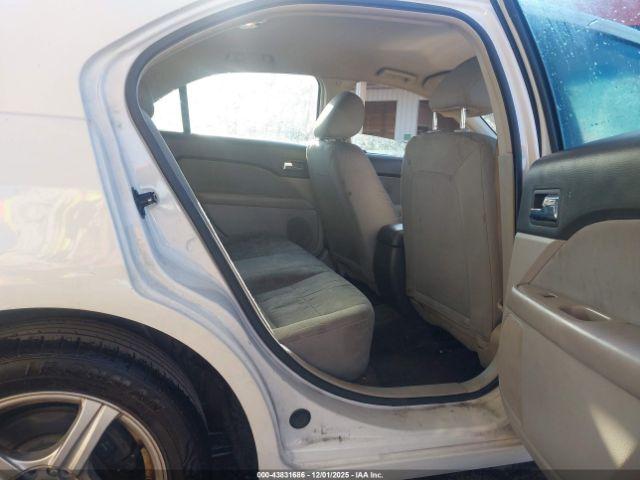 Ford Fusion S Image 11