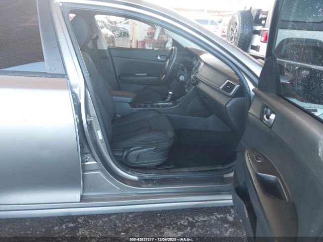 Kia Optima Lx Image 9