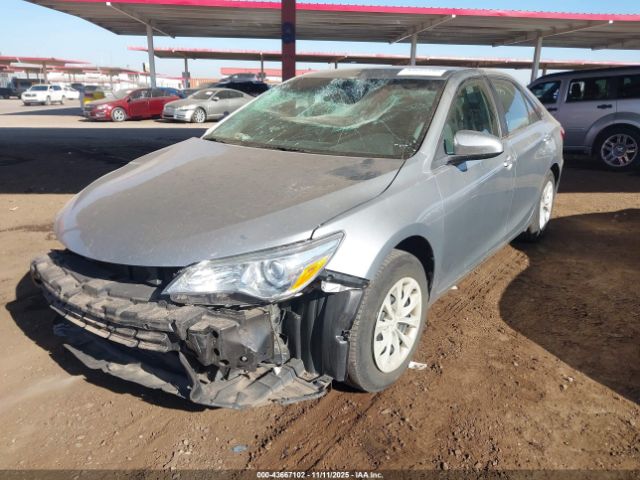 Toyota Camry Le Image 4