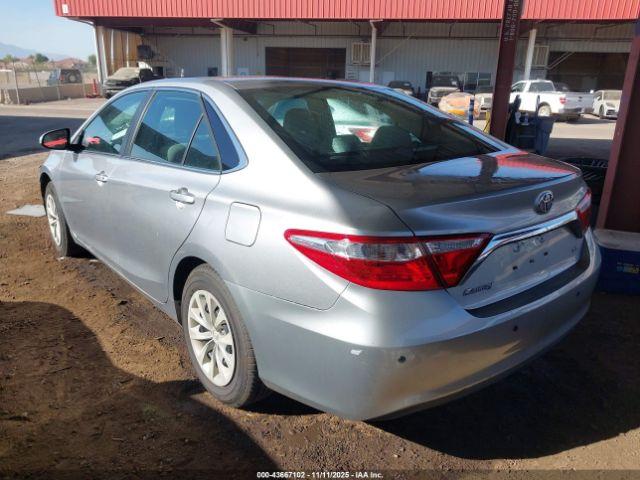 Toyota Camry Le Image 10