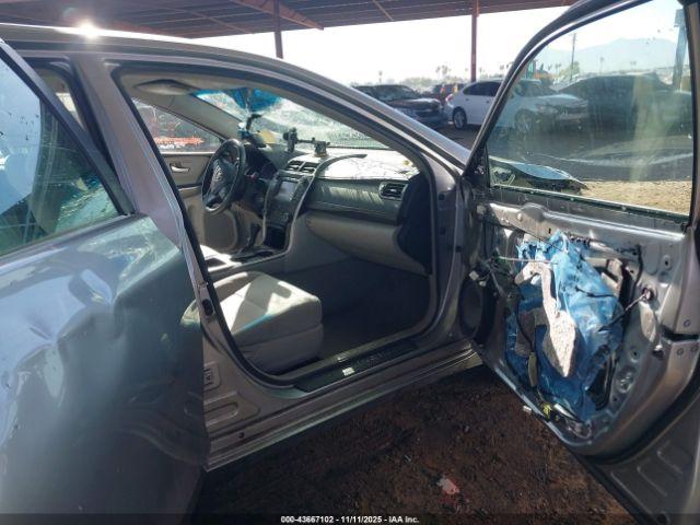 Toyota Camry Le Image 5