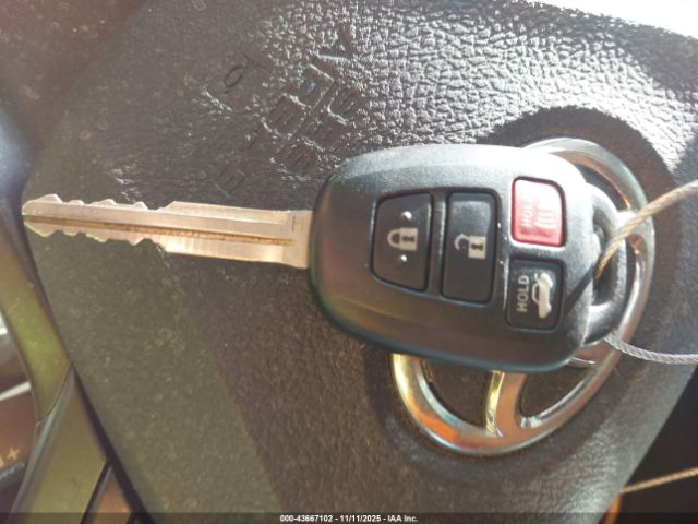 Toyota Camry Le Image 16