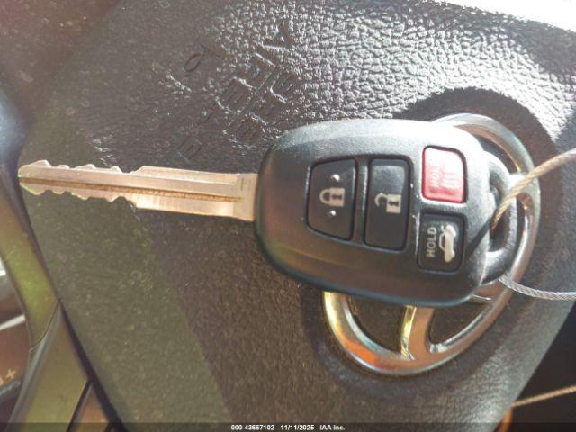 Toyota Camry Le Image 16