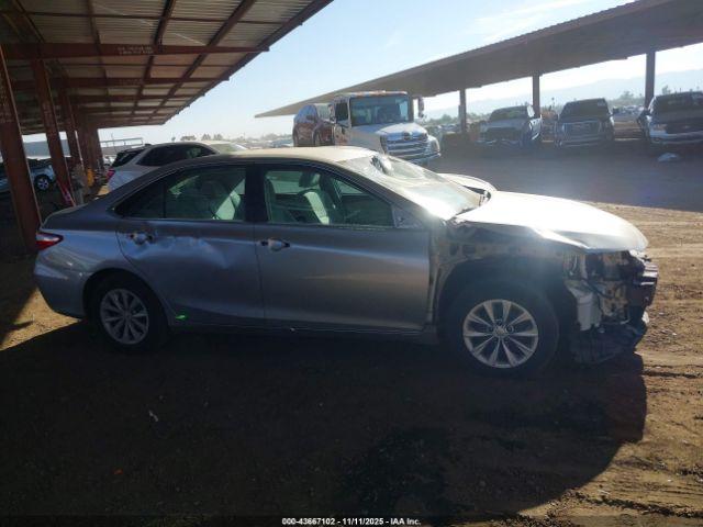 Toyota Camry Le Image 13