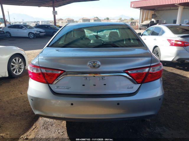 Toyota Camry Le Image 15