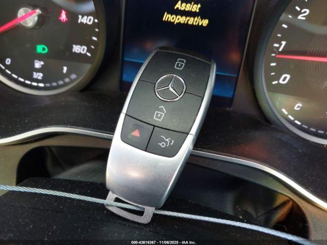 Mercedes-Benz C-Class 300 Image 10