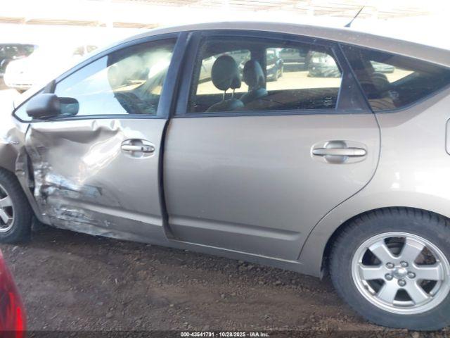 Toyota Prius Image 11