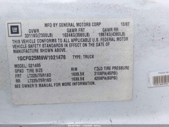 Chevrolet Chevy Van G2500 Image 11