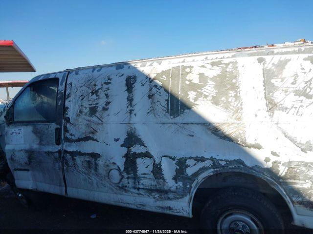 Chevrolet Chevy Van G2500 Image 2