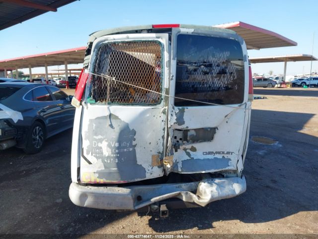 Chevrolet Chevy Van G2500 Image 4