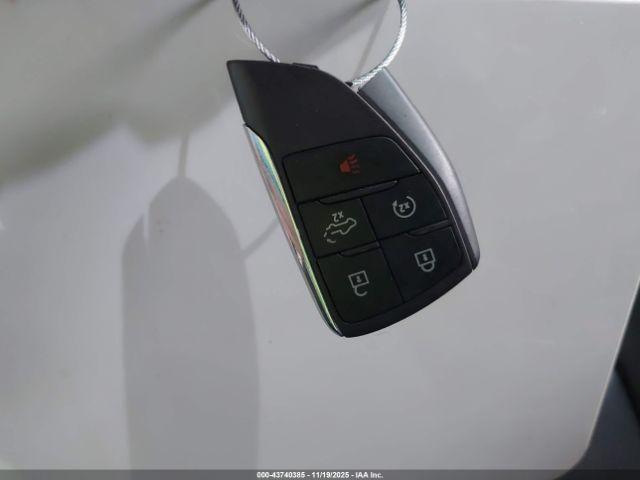 GMC Sierra 1500 4wd  Short Box Denali Image 14