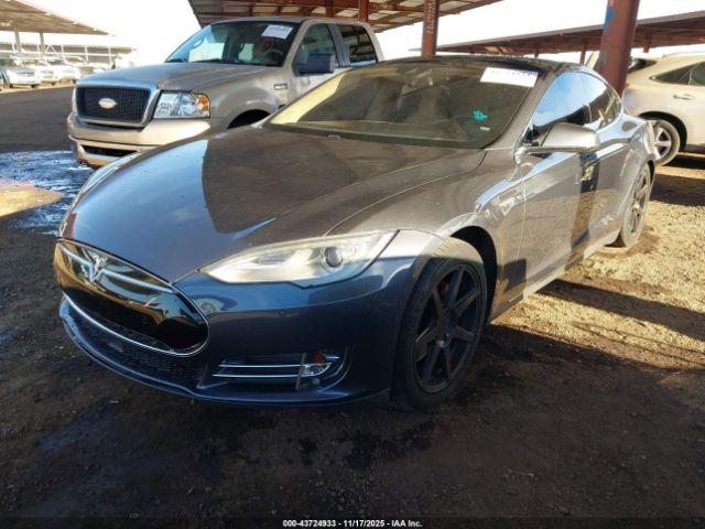 Tesla Model S Image 16