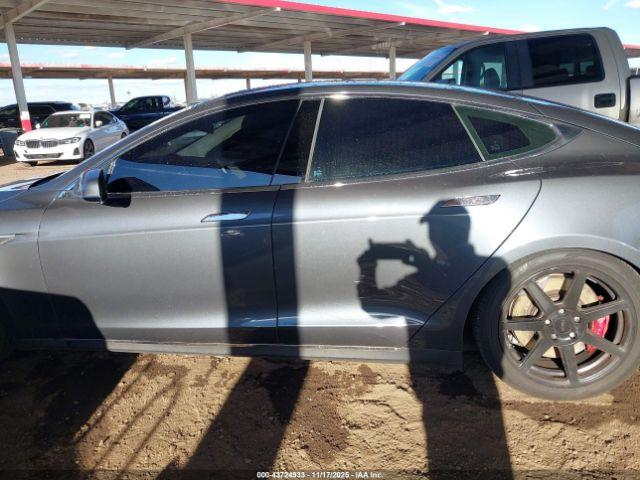 Tesla Model S Image 7