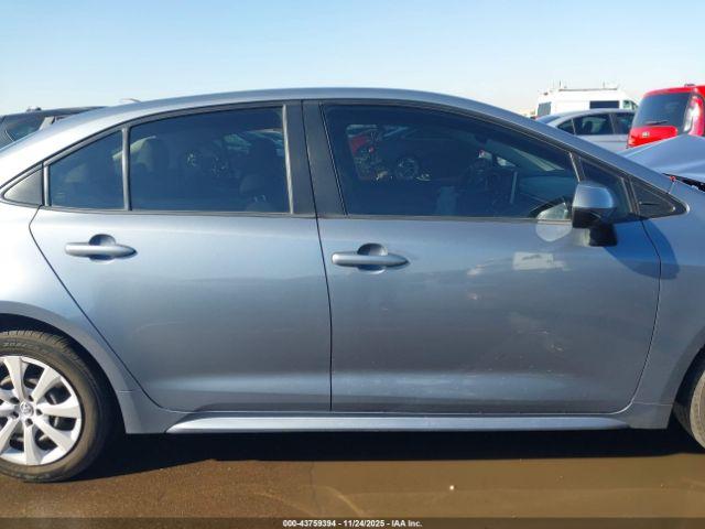 Toyota Corolla Le Image 8