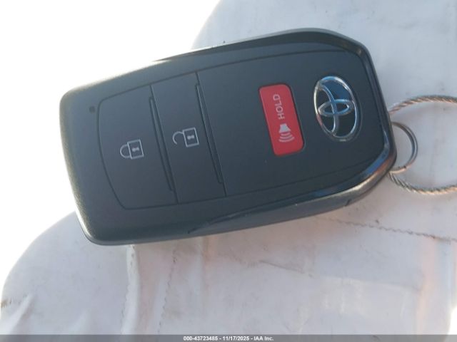 Toyota Prius Le Image 14