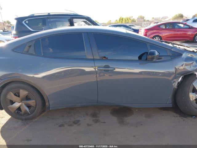 Toyota Prius Le Image 4