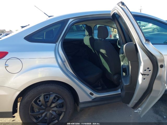 Ford Focus S Image 8