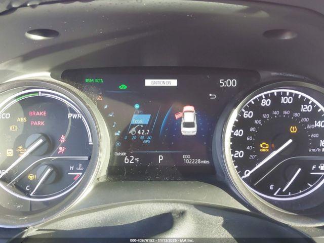 Toyota Camry Xse Hybrid Image 3