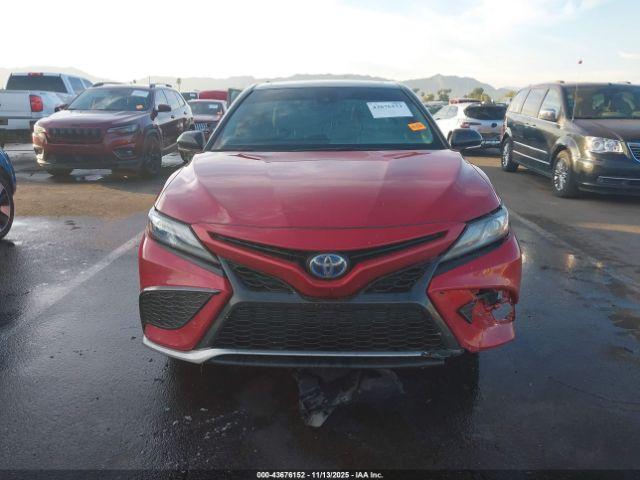 Toyota Camry Xse Hybrid Image 12