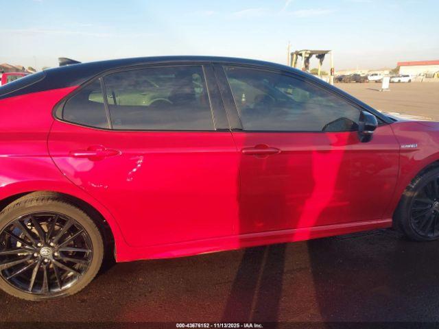 Toyota Camry Xse Hybrid Image 14