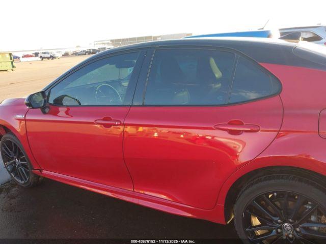 Toyota Camry Xse Hybrid Image 11