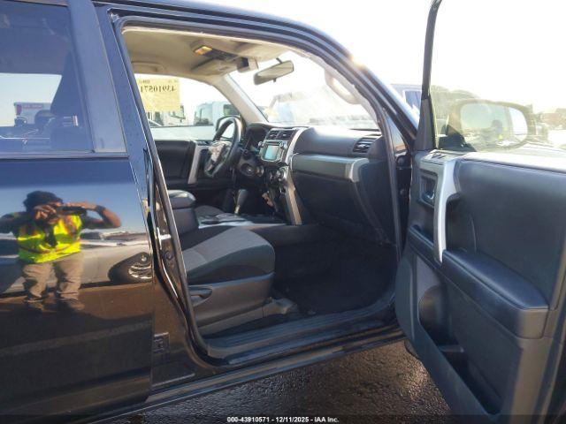 Toyota 4Runner Sr5 Image 17