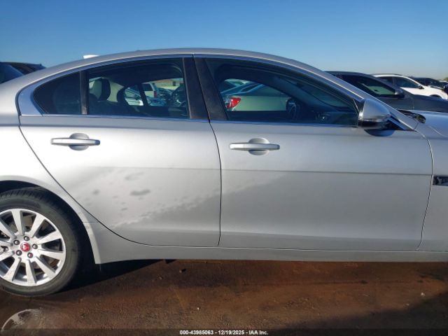 Jaguar XE 25t Image 9