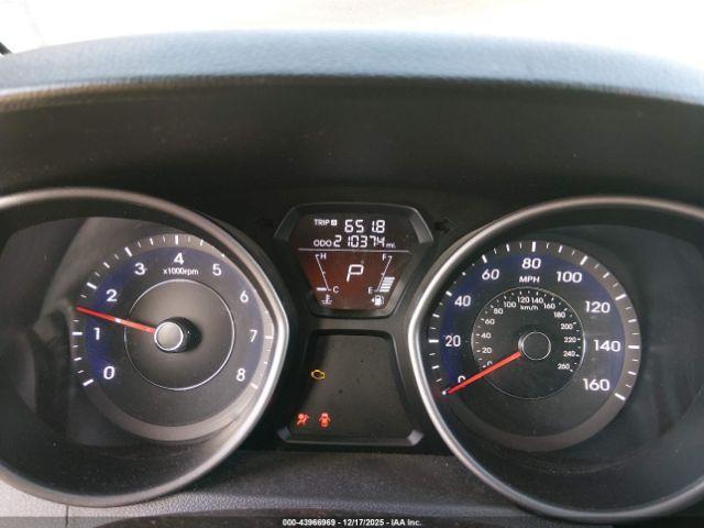 Hyundai ELANTRA Image 8