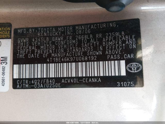 Toyota Camry Le Image 8