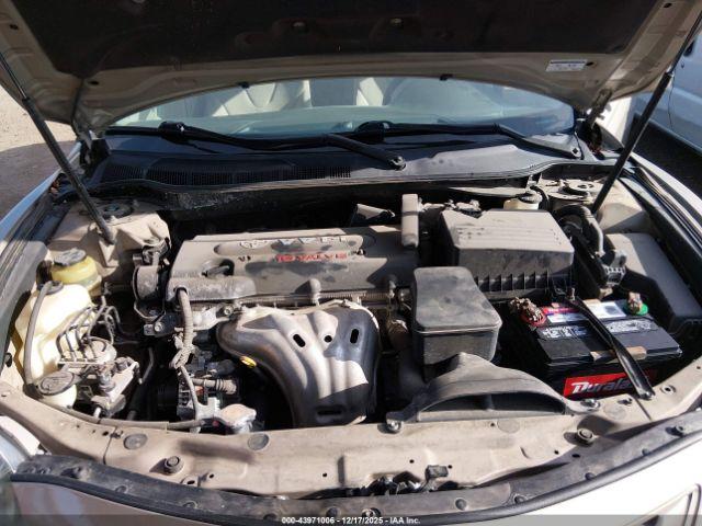 Toyota Camry Le Image 11