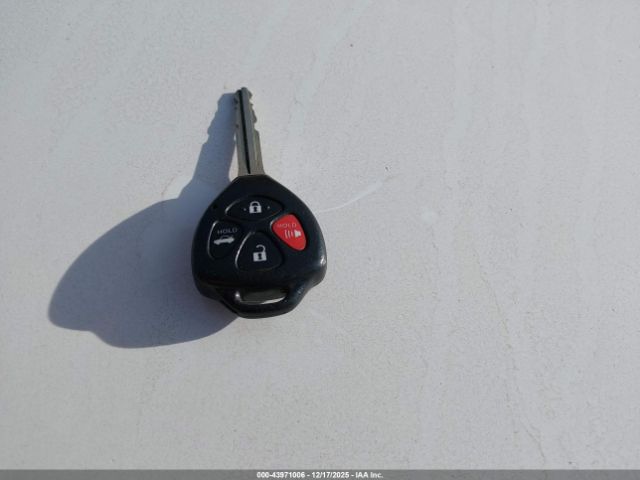 Toyota Camry Le Image 7