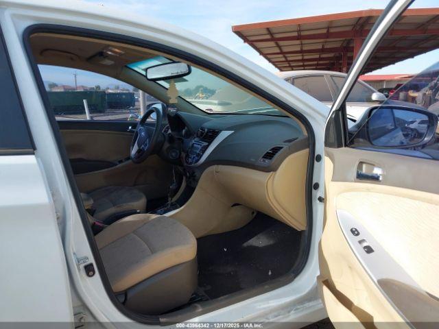 Hyundai ACCENT Gls Image 12