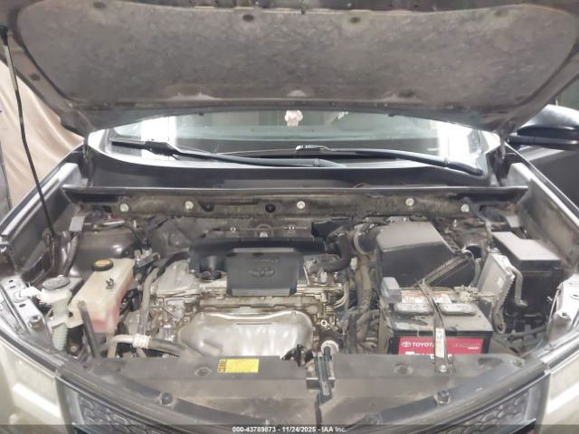 Toyota RAV4 Le Image 8